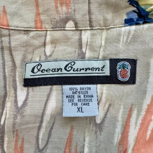 OCEAN CURRENT Hawaiian Short-Sleeve Button Down - Picture 5 of 5